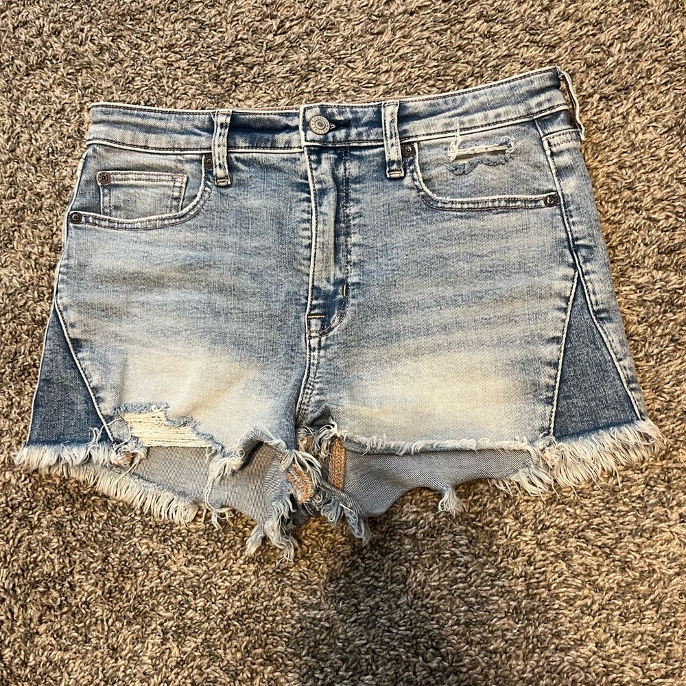 american eagle light washed jean shorts —size 8